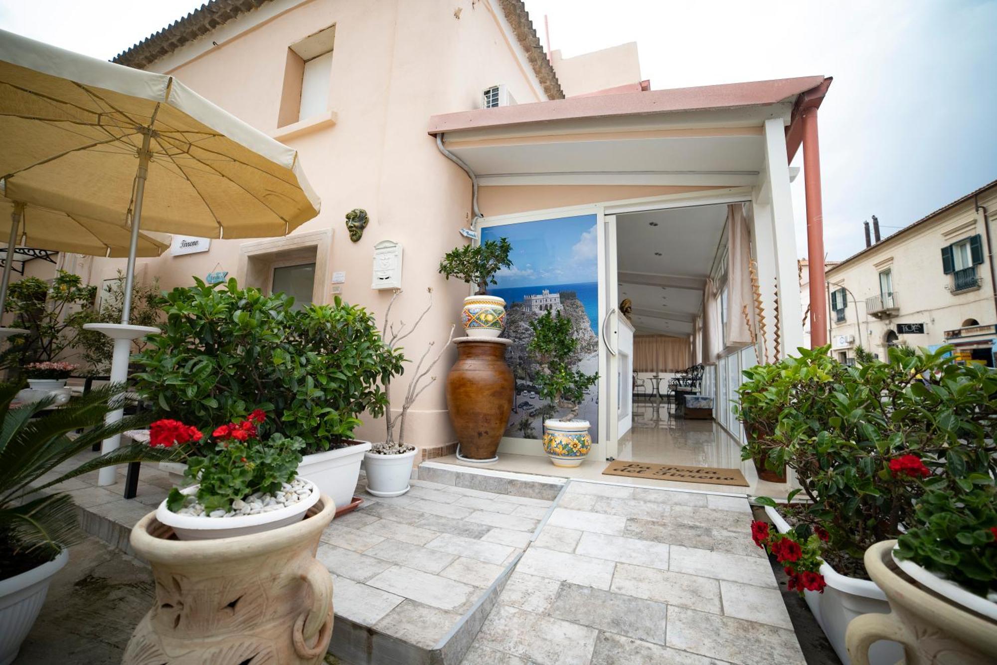 Bed and Breakfast La Perla Del Tirreno Тропея Экстерьер фото